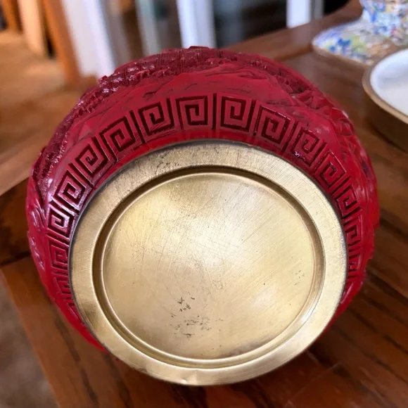 Antique Chinese Red Cinnabar Lacquer Vase - Picture 2 of 5